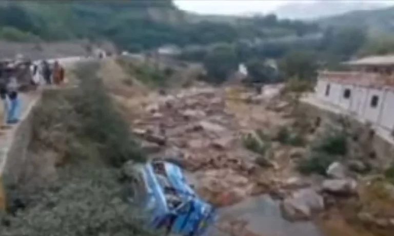 1293097_7392001_shahdra-schoolbus-accident_updates