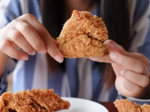 کیا چکن کھانے سے بھی کینسر کا خطرہ بڑھ جاتا ہے؟