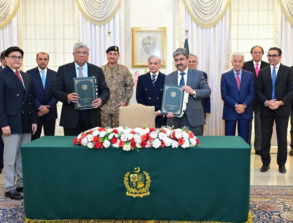 پی آئی اے نجکاری کی دستاویزات پر دستخط کی تقریب