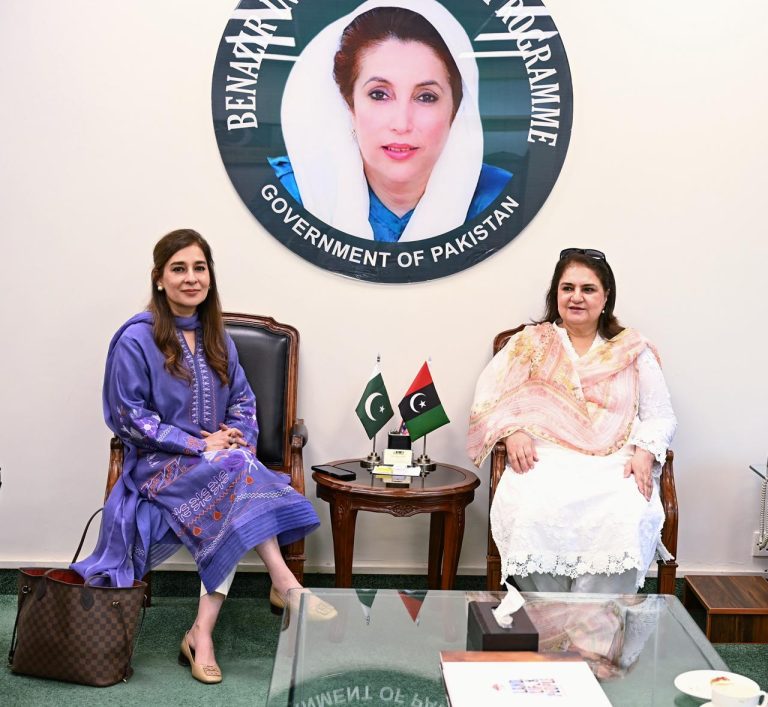 چیئرپرسن بینظیر انکم سپورٹ پروگرام سینیٹر روبینہ خالد کی ملاقات