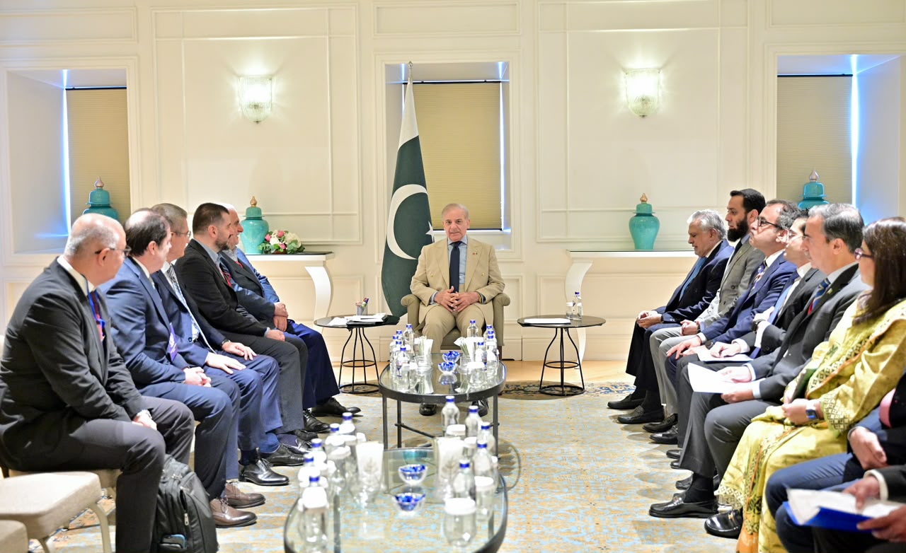 وزیراعظم محمد شہباز شریف سے استنبول میں ترکیہ کے نمایاں کاروباری گروپوں کی ساتھ ملاقاتیں